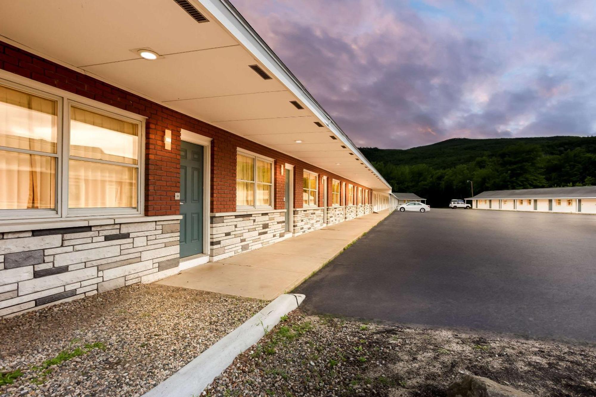 Rodeway Inn Gorham Exterior foto
